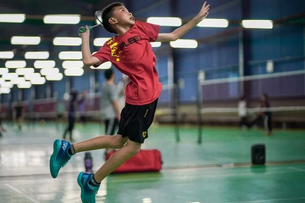 香港羽毛球公开赛李卓耀男单晋级主场状态从手感心理到赛程考验